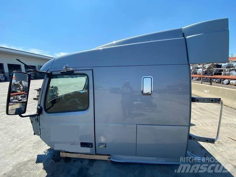 Volvo VNL 駕駛室與內部