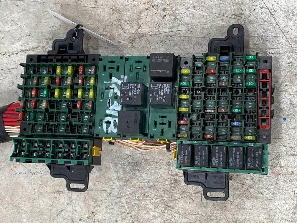 Volvo VNL 電子設備