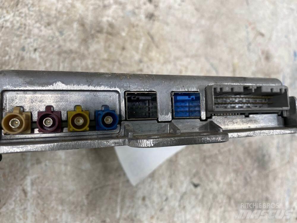 Volvo VNL 駕駛室與內部