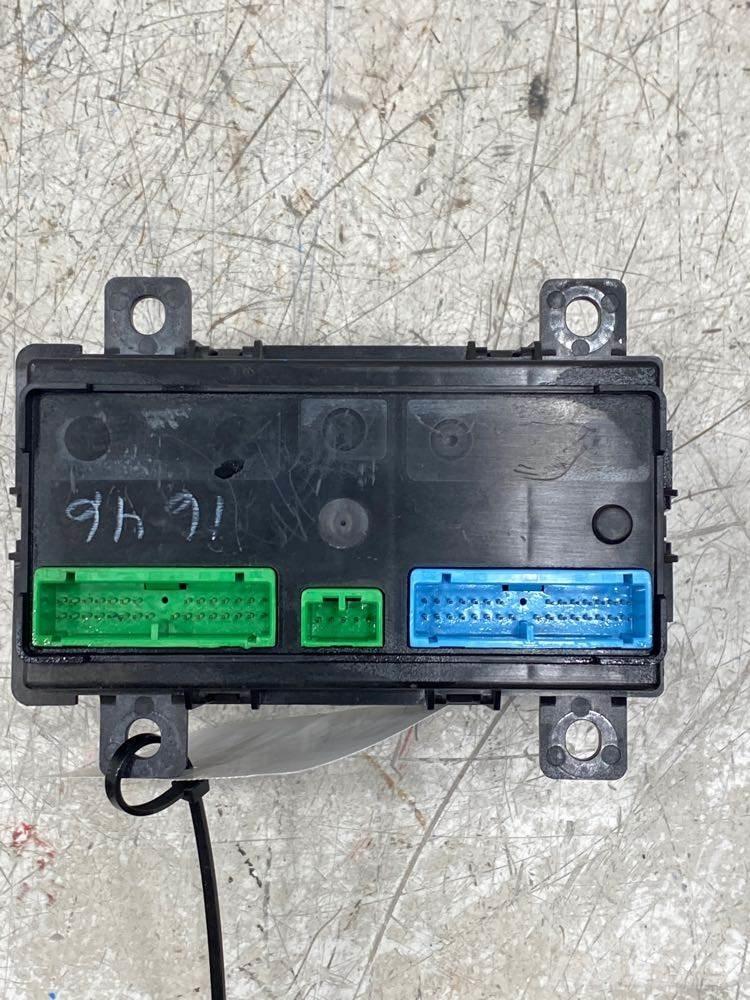 Volvo VNL 駕駛室與內部