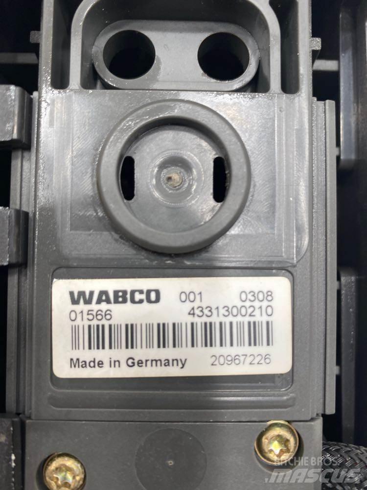 Volvo VNL 電子設備