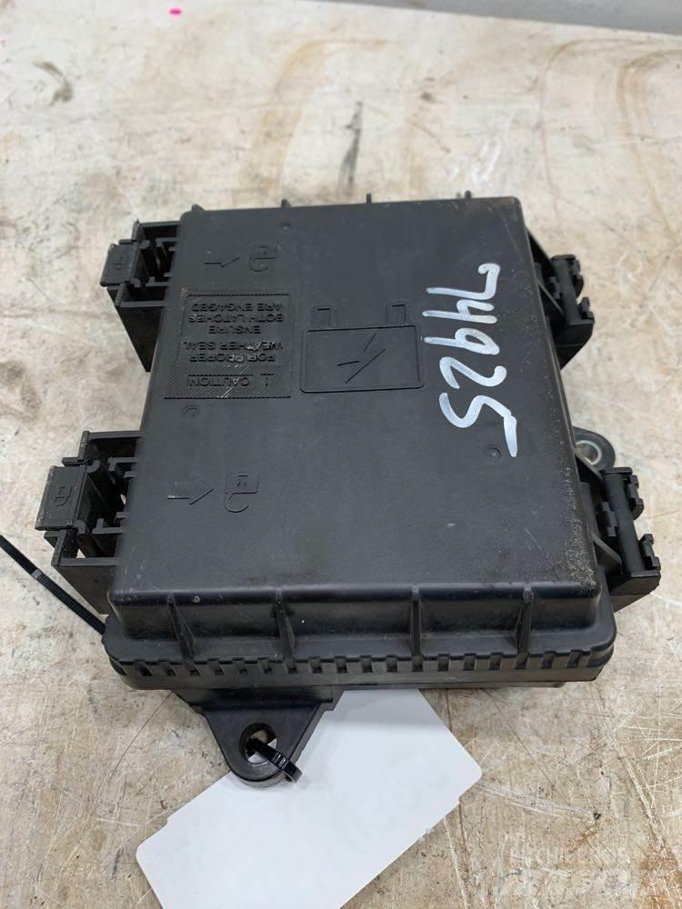 Volvo VNL 電子設備