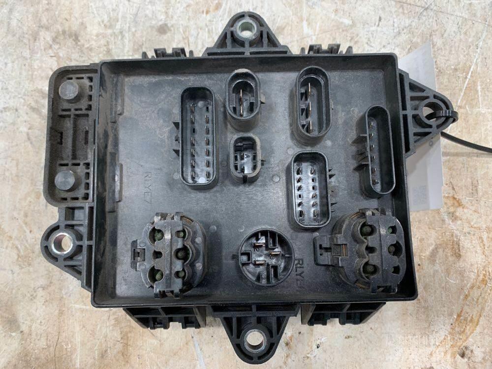 Volvo VNL 電子設備