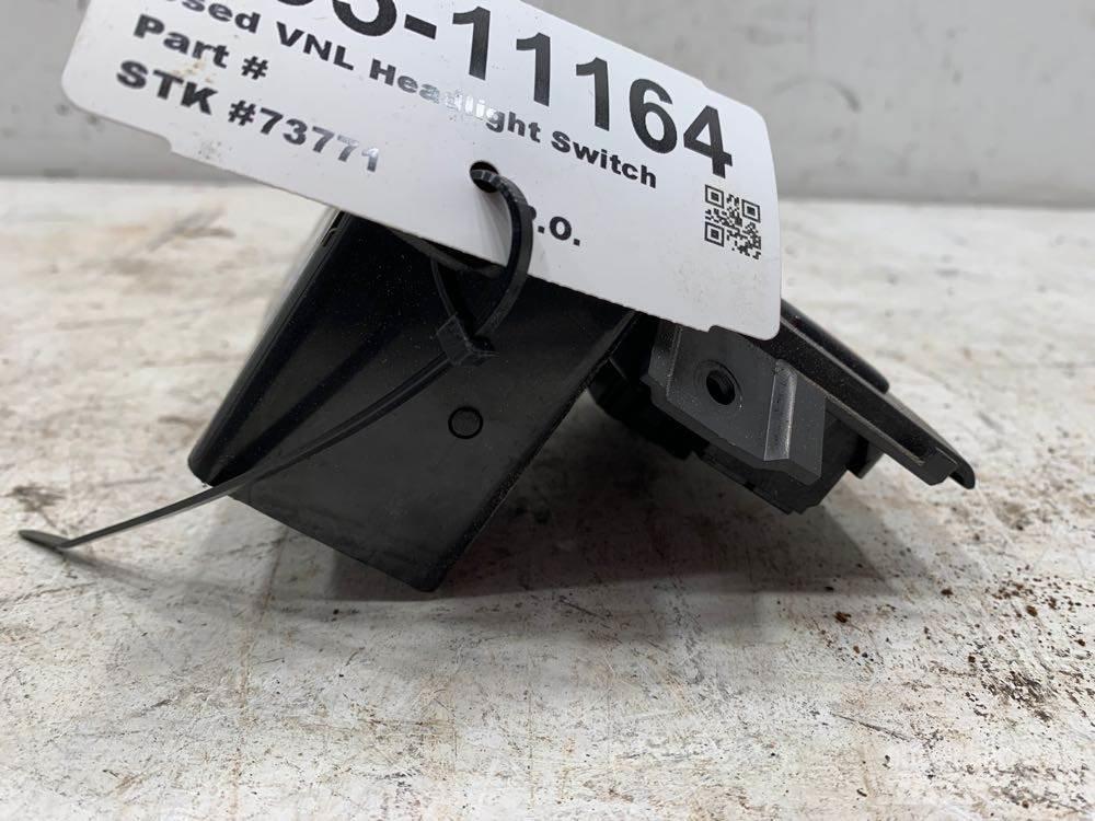 Volvo VNL 電子設備