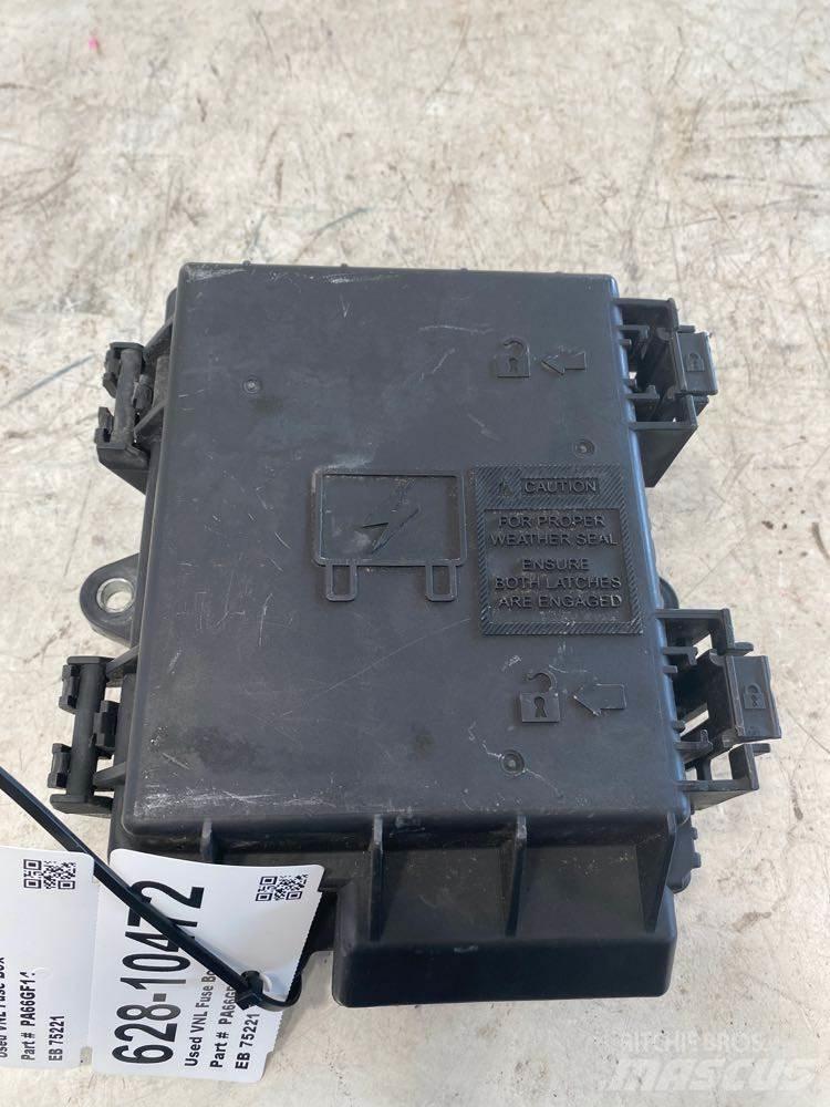 Volvo VNL 電子設備