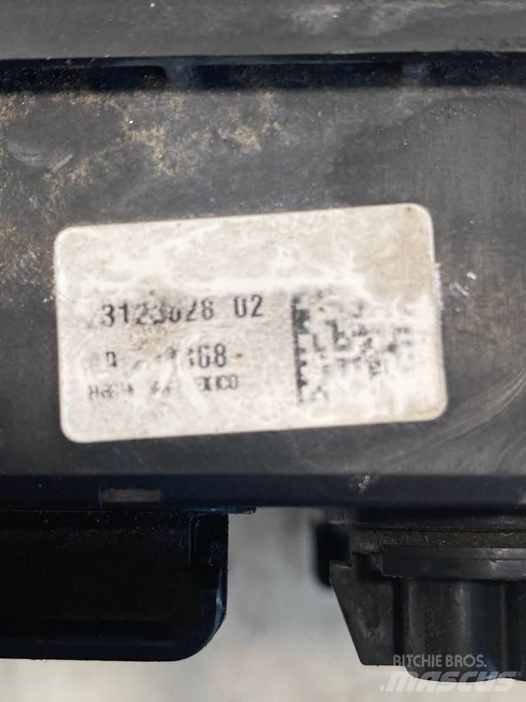 Volvo VNL 電子設備