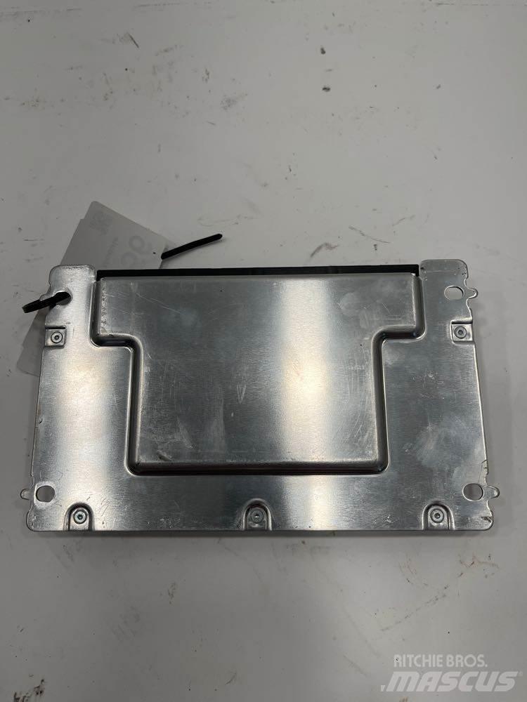Volvo VNM 駕駛室與內部