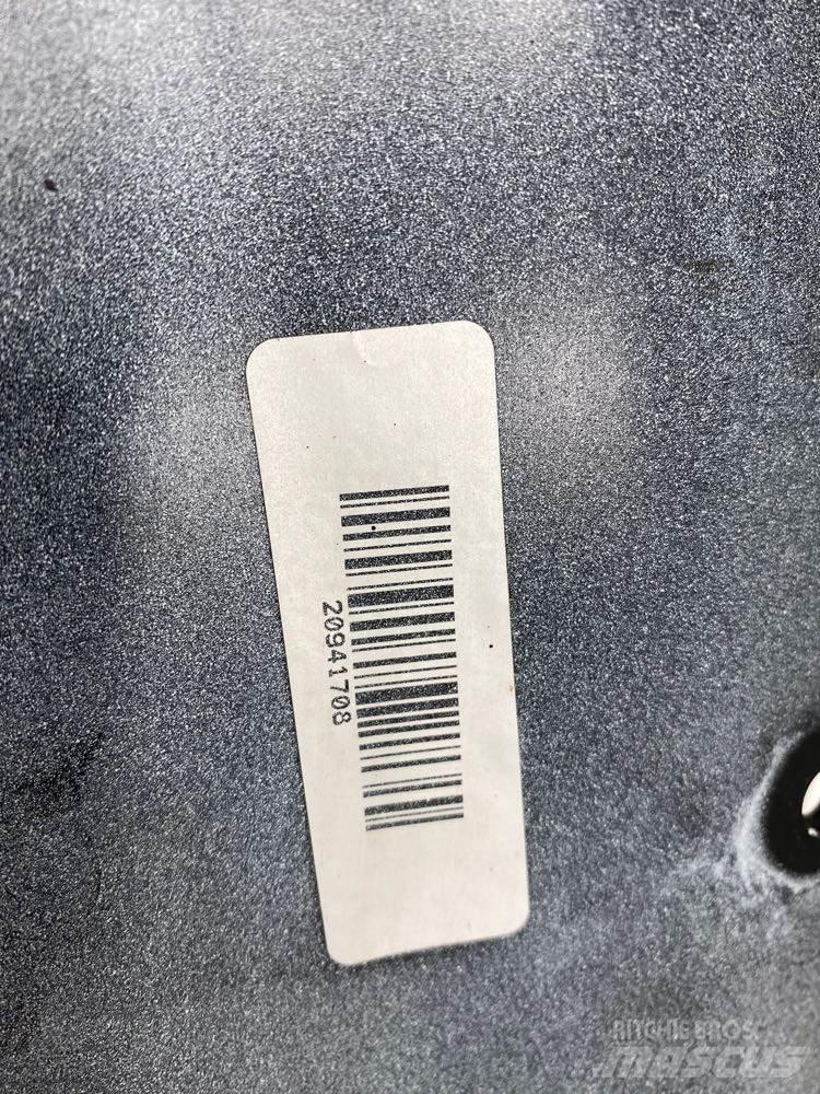 Volvo VNM 駕駛室與內部