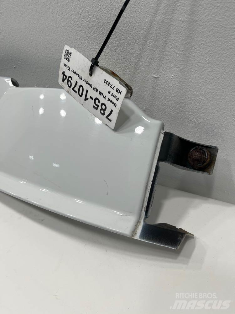 Volvo VNM 駕駛室與內部