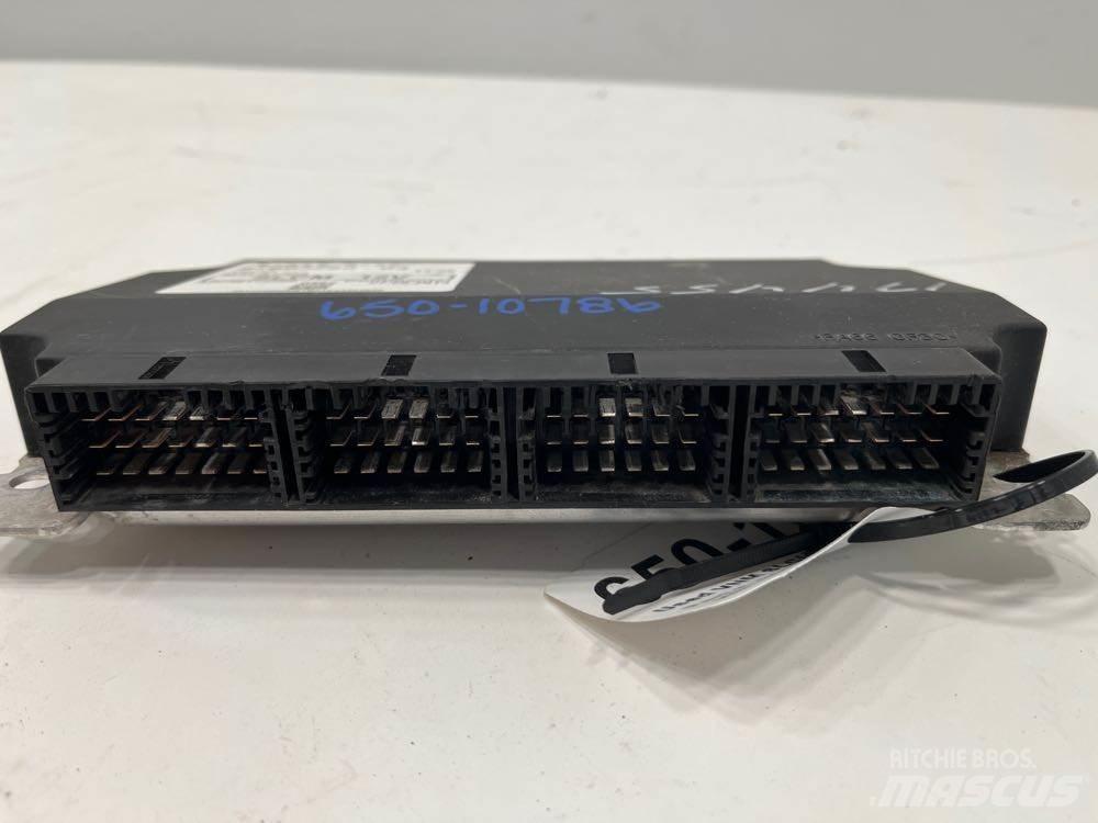 Volvo VNM 駕駛室與內部
