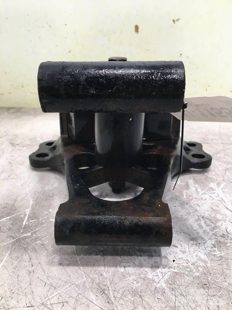 Volvo WCA 底盤和懸架