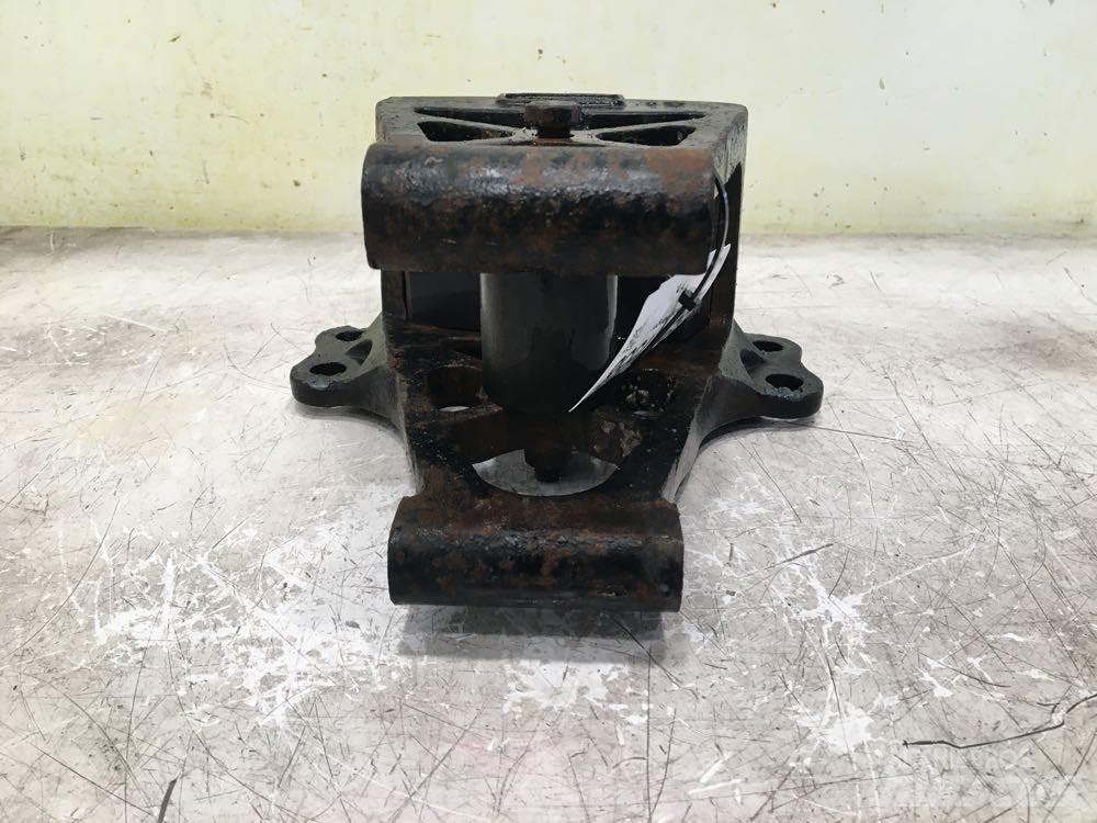 Volvo WCA 底盤和懸架