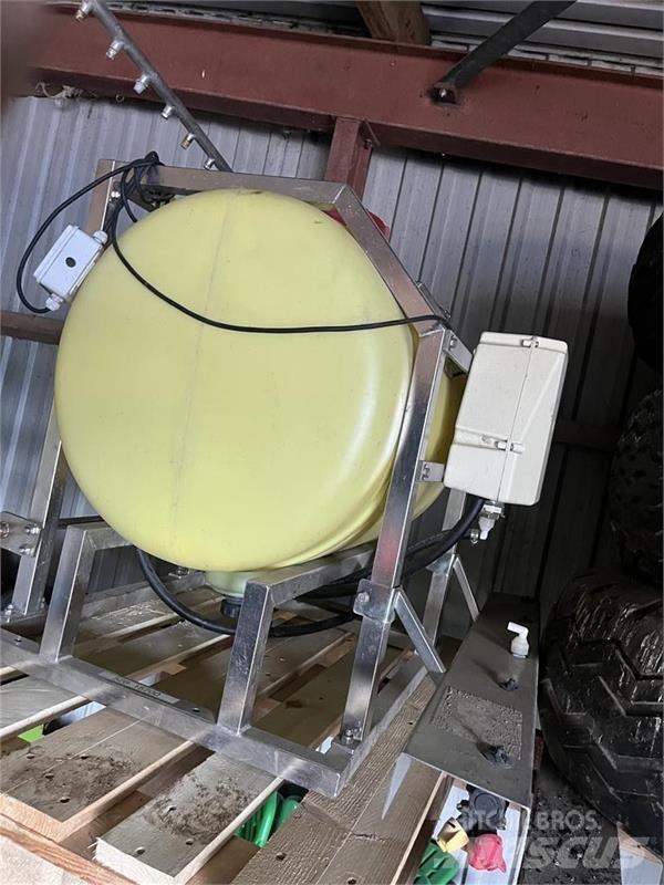  - - - 牽引式噴霧機