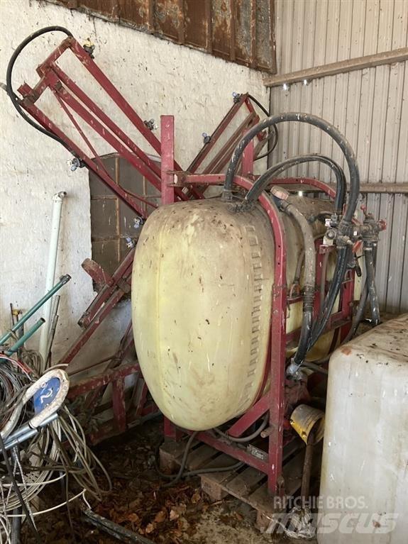 Hardi  牽引式噴霧機