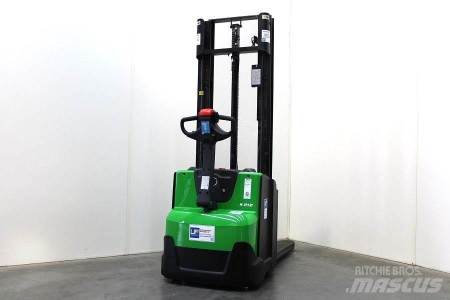 Cesab S 212 / 330 行走控制式堆積機