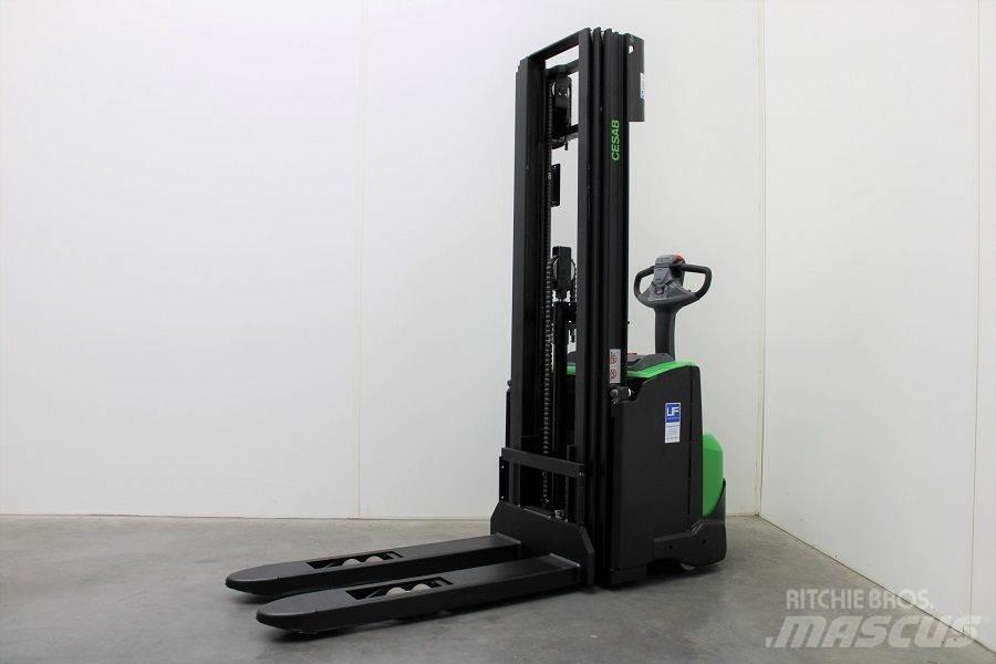 Cesab S 214 / 445 行走控制式堆積機