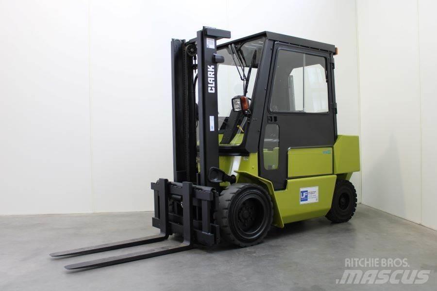 Clark DPM 30 柴油卡車