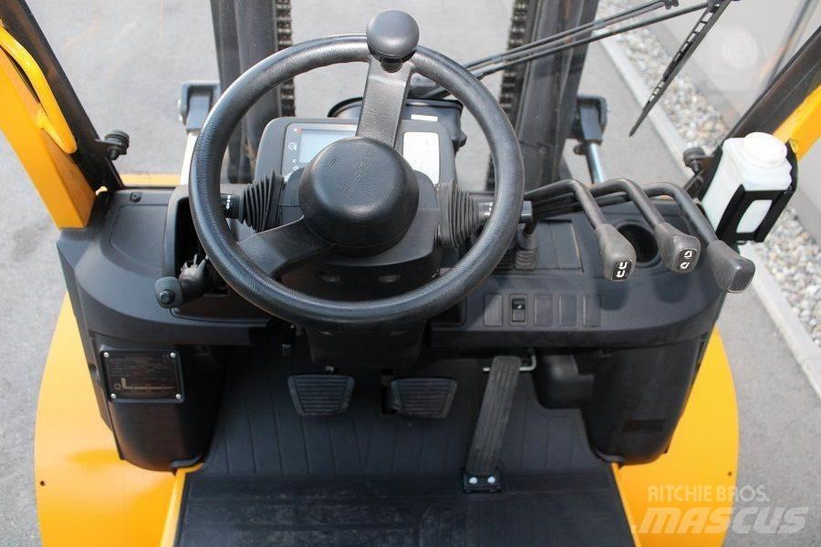 TCM D-1-F-A-40-Q 柴油卡車