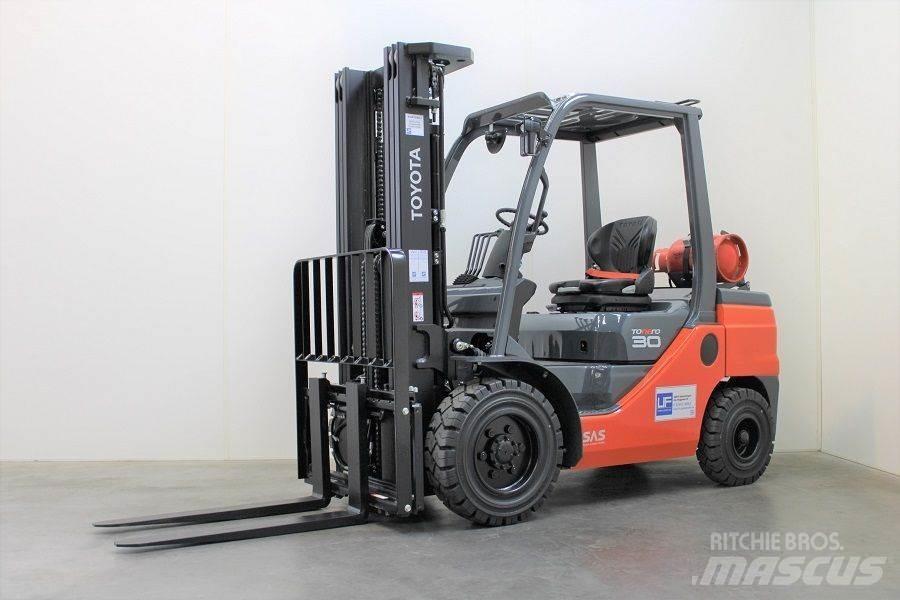 Toyota 02-8FGF30 液化石油氣LPG卡車