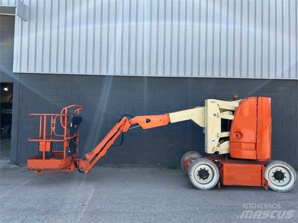 JLG E300AJ 曲臂高空作業車