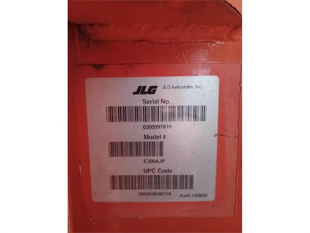 JLG E300AJP 曲臂高空作業車
