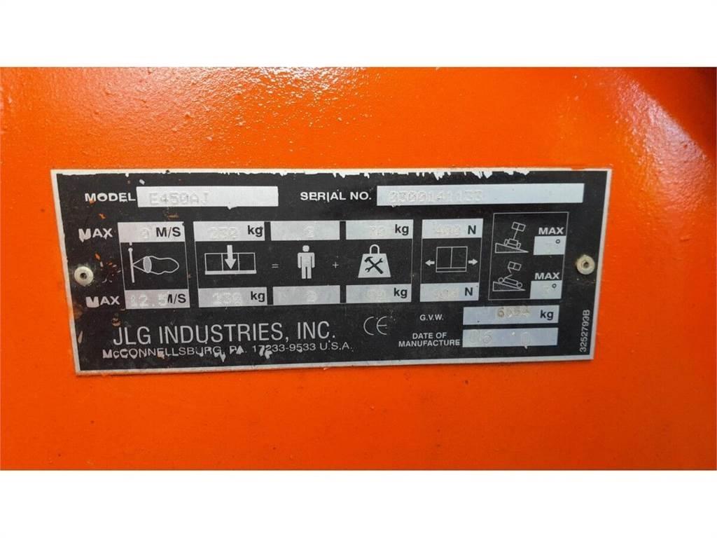 JLG E450AJ 曲臂高空作業車