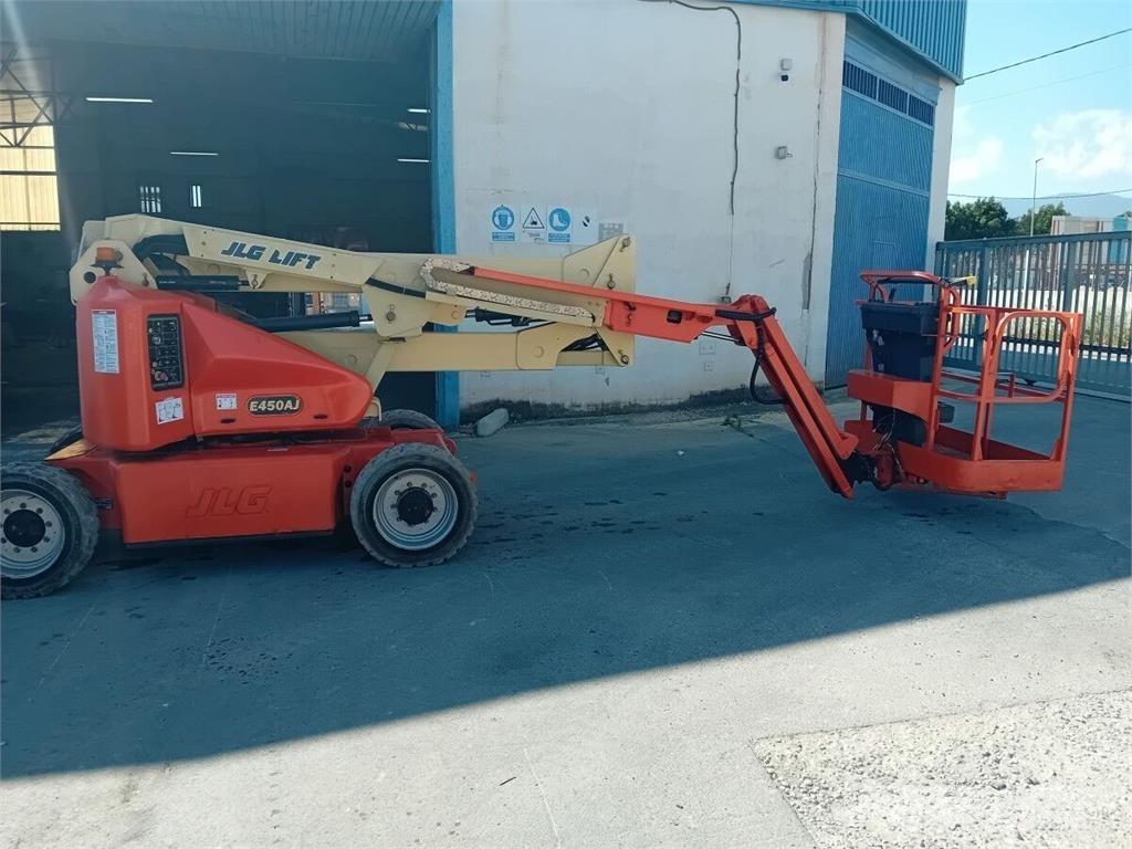 JLG E450AJ 曲臂高空作業車