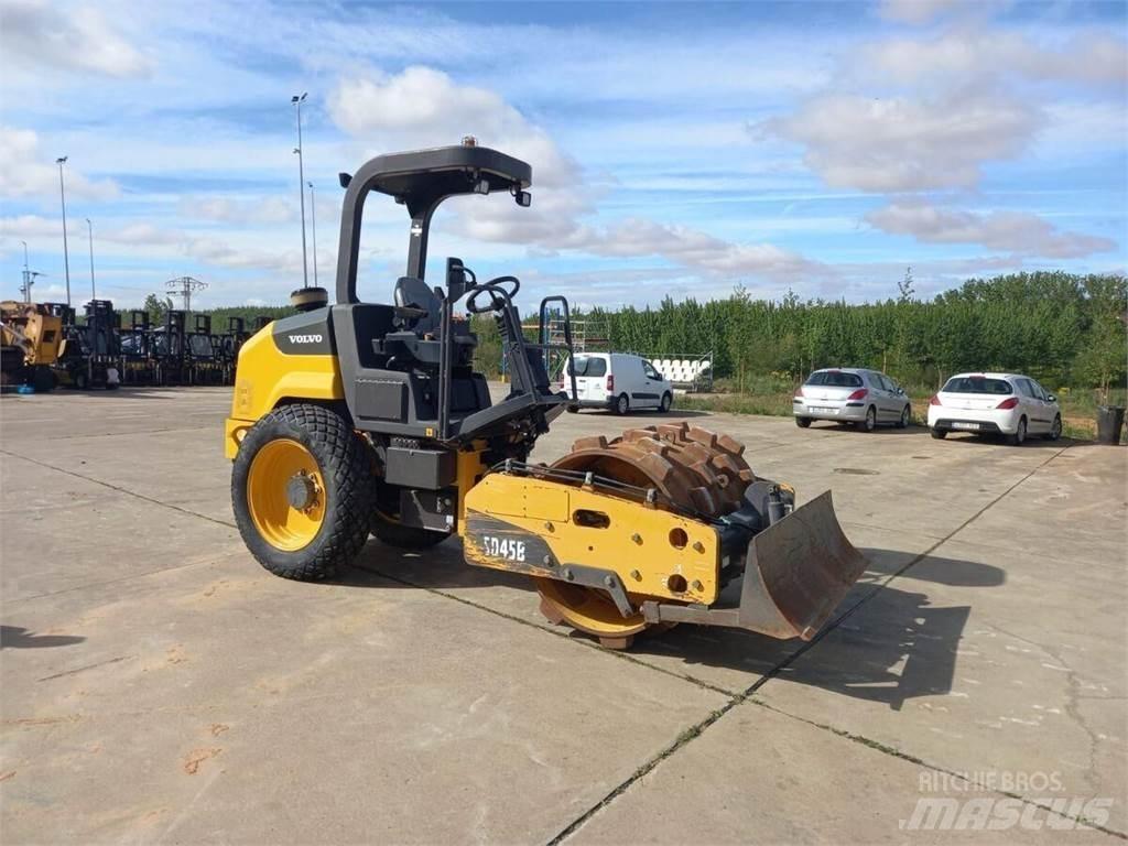 Volvo SD45B 單輪滾壓機