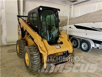 CAT 272D2 滑移轉向裝載機