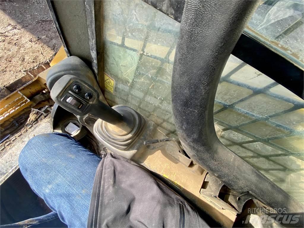 CAT 299D2 滑移轉向裝載機