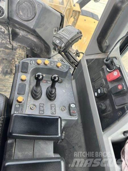CAT 966M XE 輪胎式裝載機