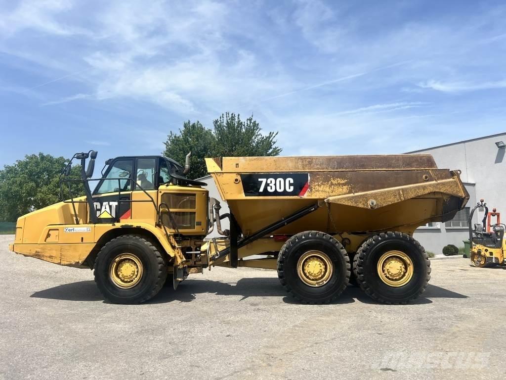 CAT 730 C 鉸接式起吊車