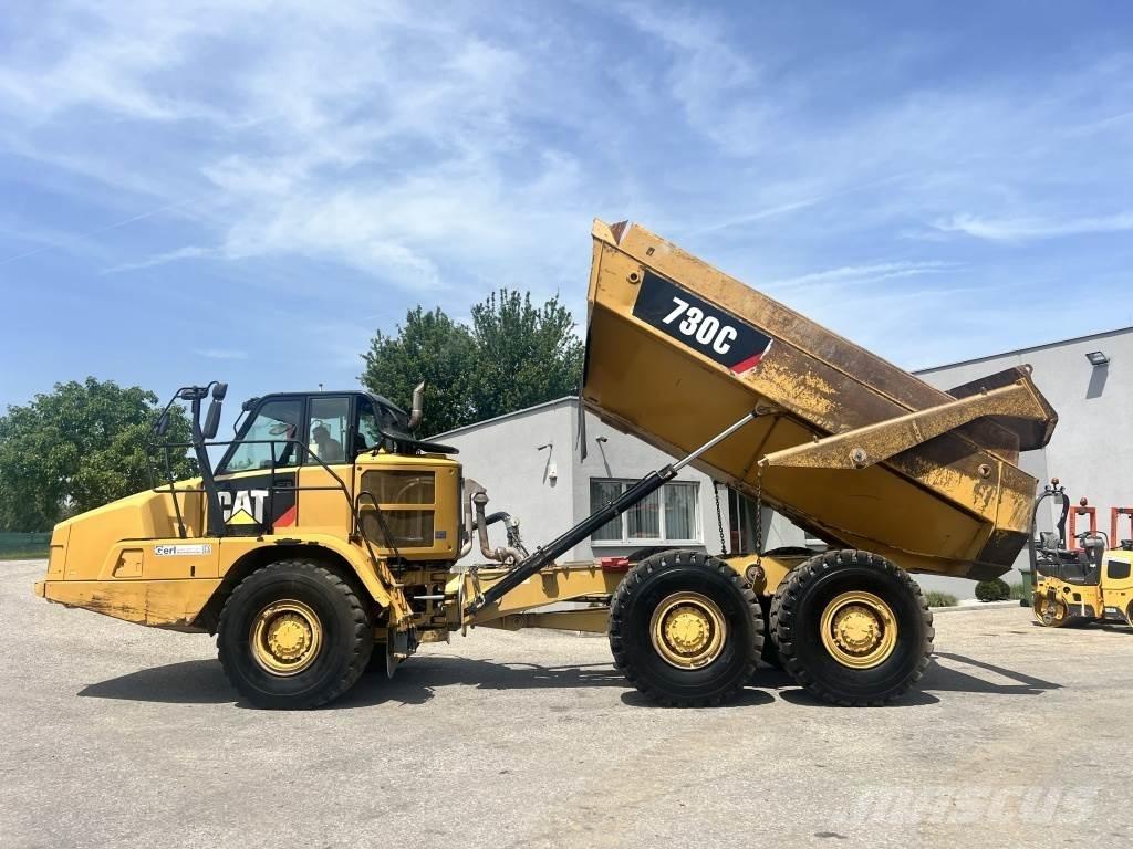 CAT 730 C 鉸接式起吊車
