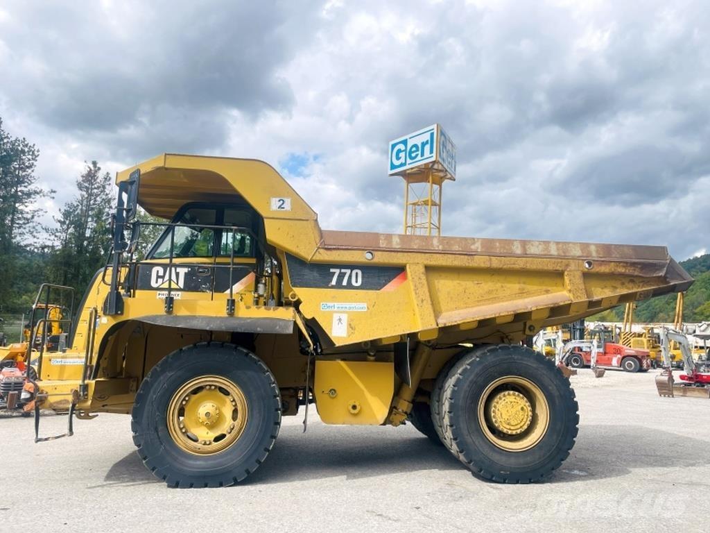 CAT 770 鉸接式起吊車