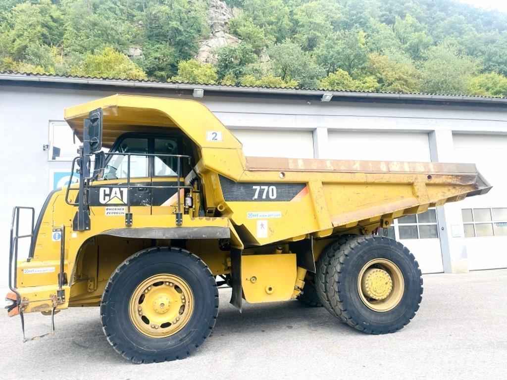 CAT 770 鉸接式起吊車