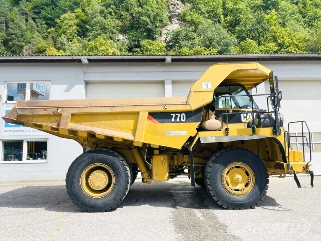 CAT 770 鉸接式起吊車