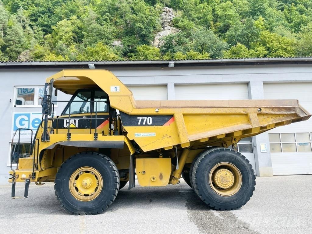 CAT 770 鉸接式起吊車