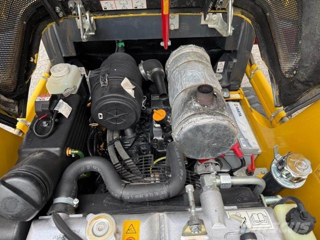 Komatsu SK714-5 滑移轉向裝載機
