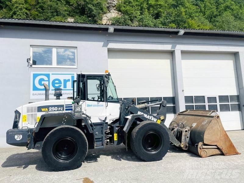 Komatsu WA250PZ-6 輪胎式裝載機