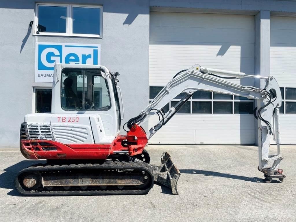 Takeuchi TB250 小型挖土機/掘鑿機<7t(小型挖掘機)