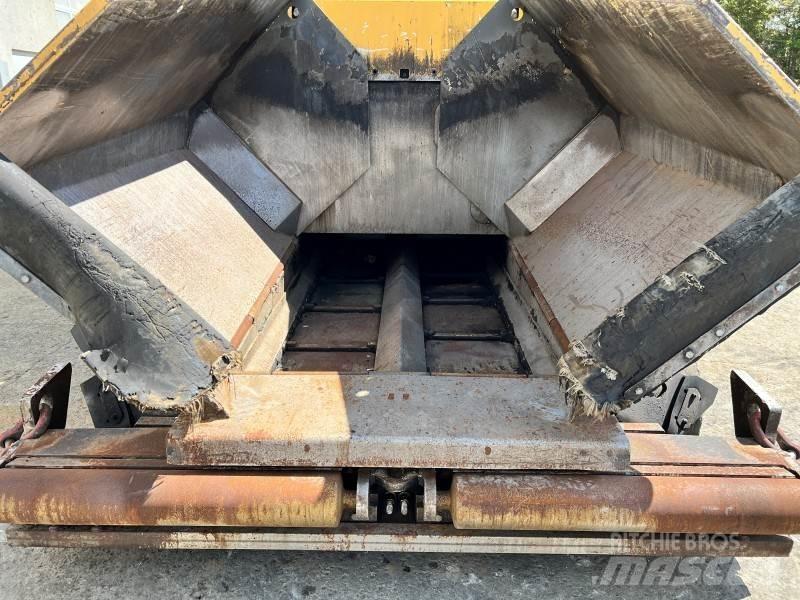  Volvo-ABG 6870 瀝青攤舖機/鋪路機