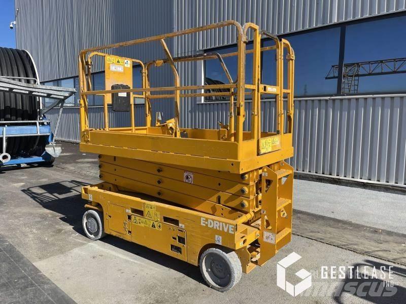 Genie GS-2646 曲臂高空作業車