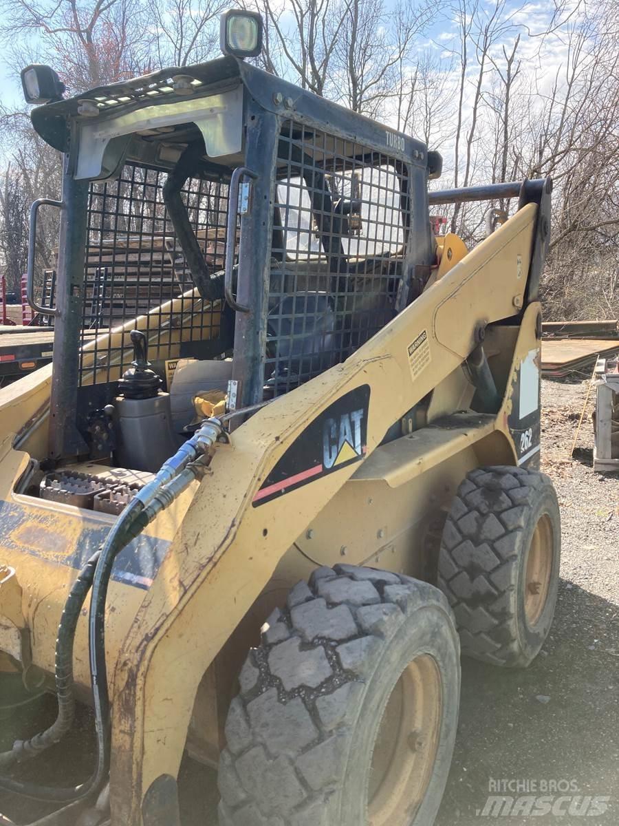 CAT 262B 滑移轉向裝載機