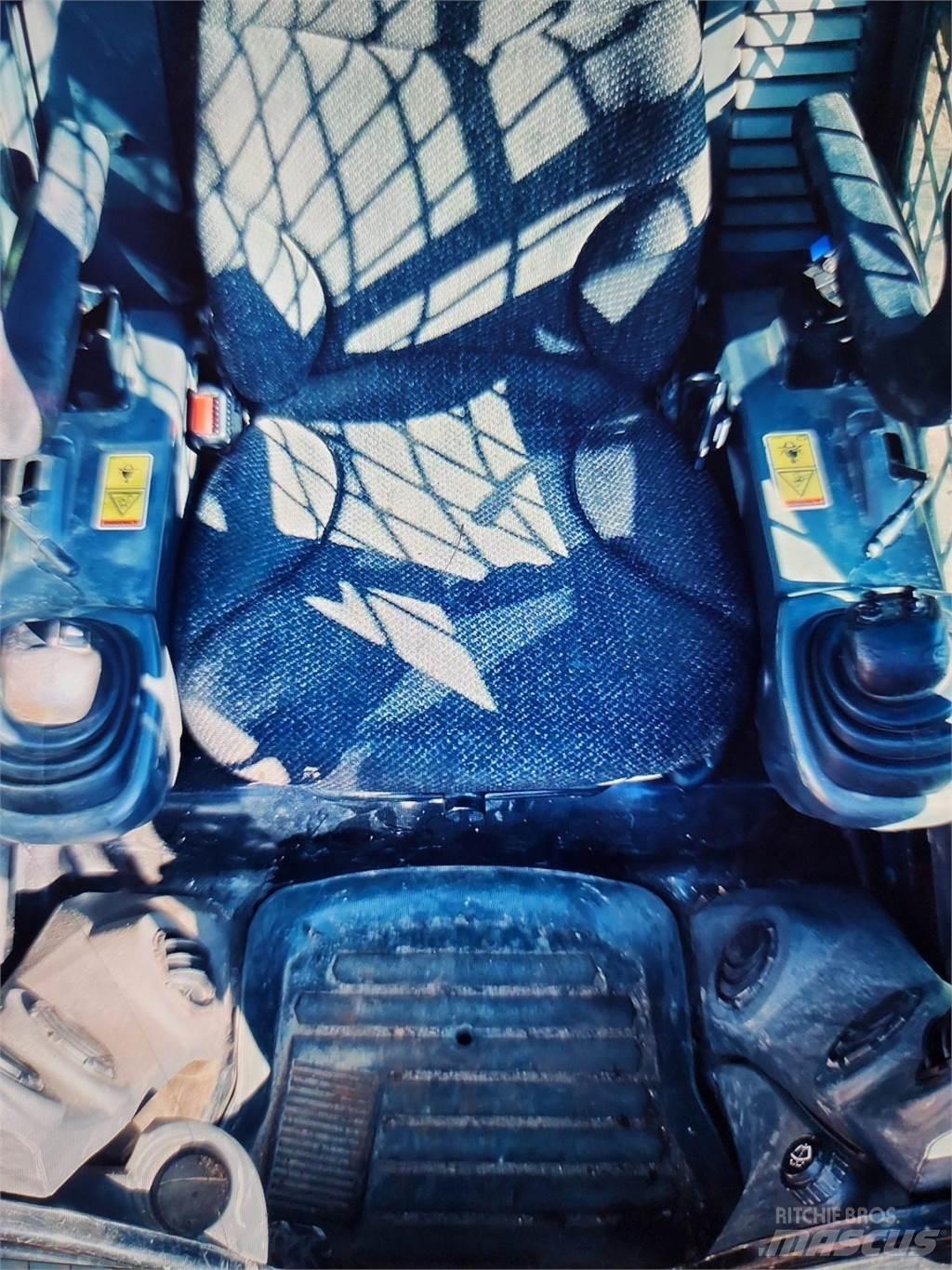 CAT 299D2 滑移轉向裝載機