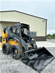 John Deere 318G 滑移轉向裝載機