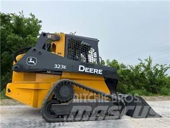 John Deere 323E 滑移轉向裝載機