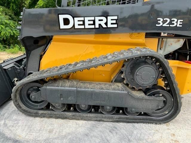 John Deere 323E 滑移轉向裝載機