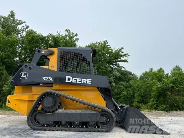 John Deere 323E 滑移轉向裝載機