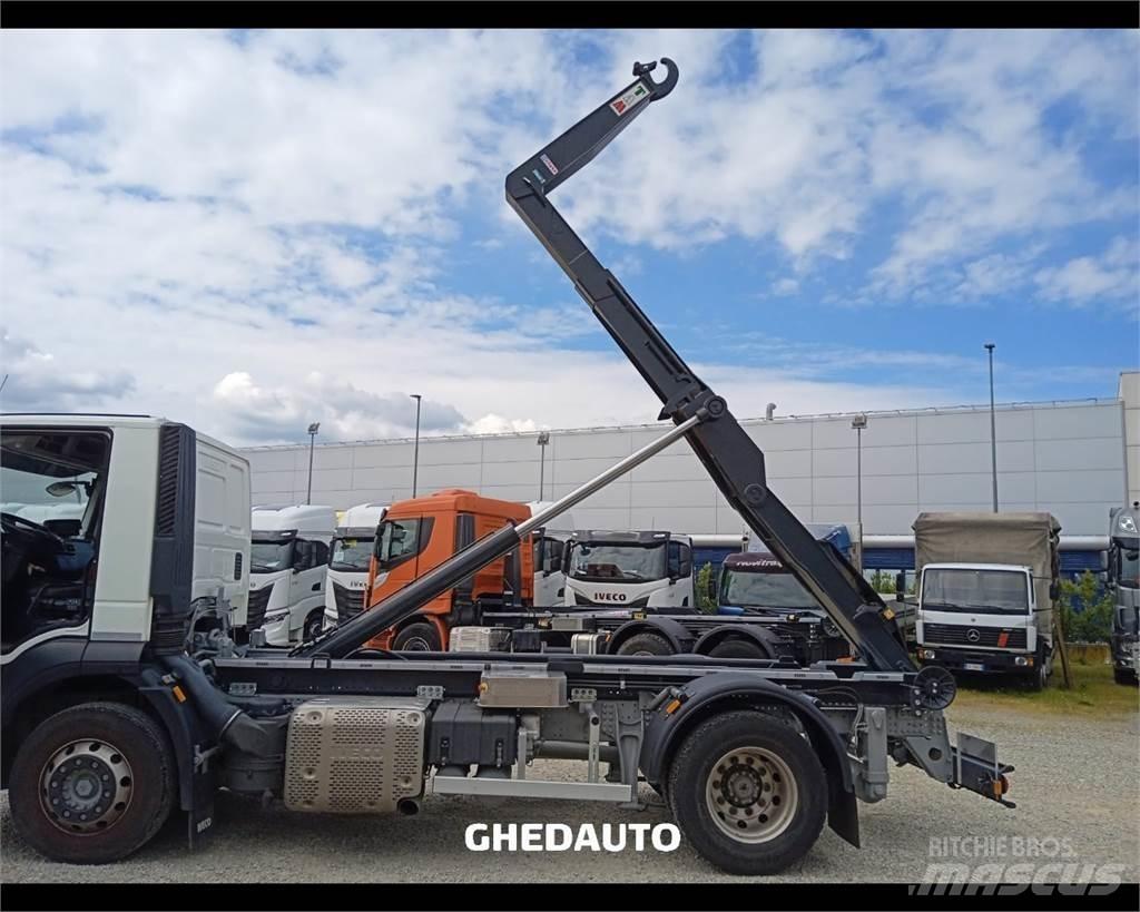 Iveco AD190S31 貨箱式卡車