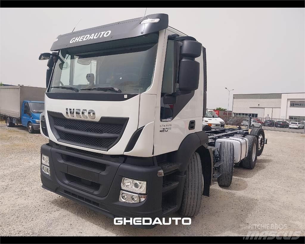 Iveco AD440S42 貨箱式卡車